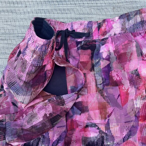 Lululemon Size 8 Women Spring Break Away Shorts Pink Print Sun Dazed 3.5" Inseam - Picture 4 of 7